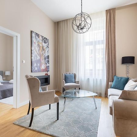 Lovely 2-Bedroom Apartment At The Vaci Street Budapeste Exterior foto