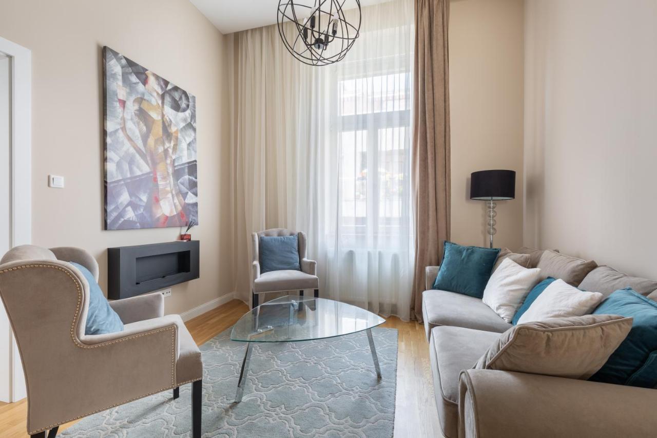 Lovely 2-Bedroom Apartment At The Vaci Street Budapeste Exterior foto
