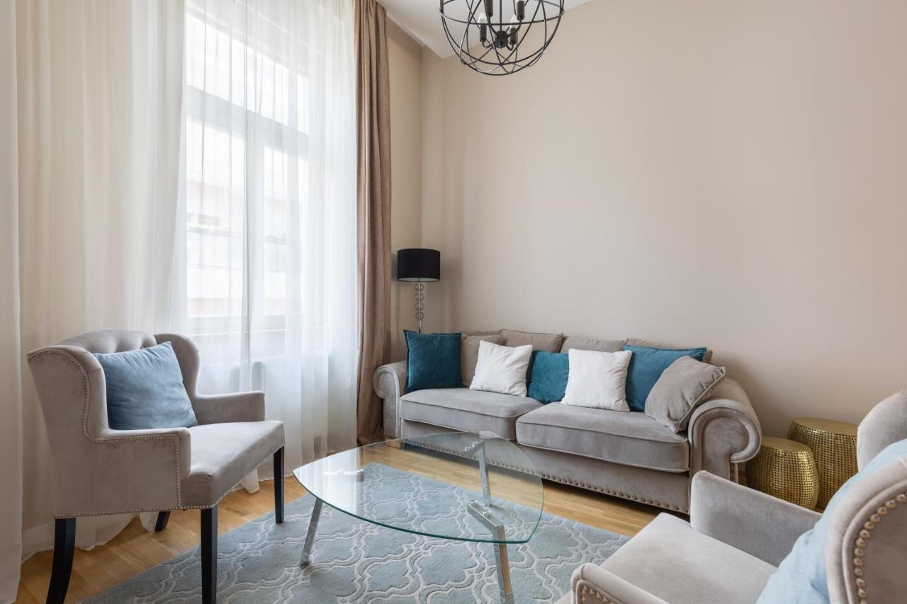 Lovely 2-Bedroom Apartment At The Vaci Street Budapeste Exterior foto
