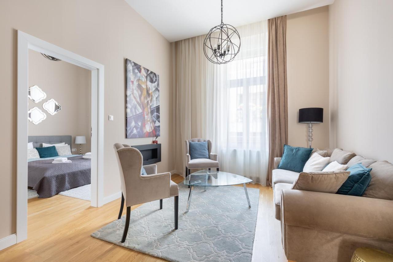 Lovely 2-Bedroom Apartment At The Vaci Street Budapeste Exterior foto